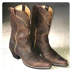 Ariat cowgirl boots never worn. Size 8.5
